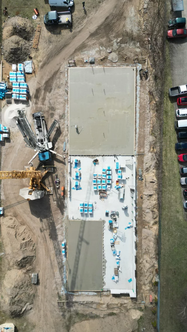 @elektro_zentrum Update: Die Bodenplatte wurde fertiggestellt. ✔️ #maerkischeprojekt #generalunternehmer #bau #ludwigsfelde